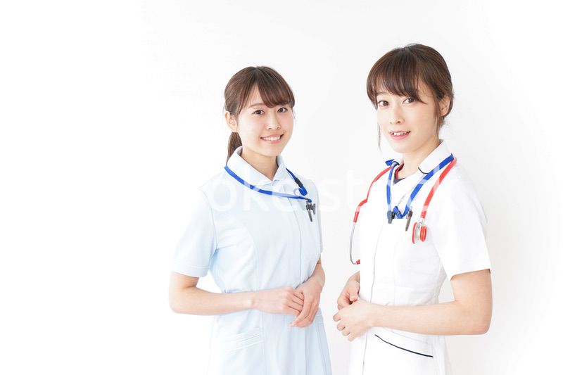 二人の若手看護師