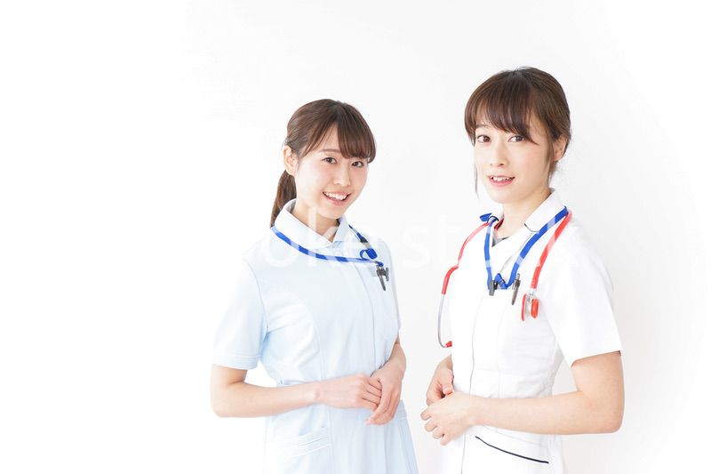 二人の若手看護師
