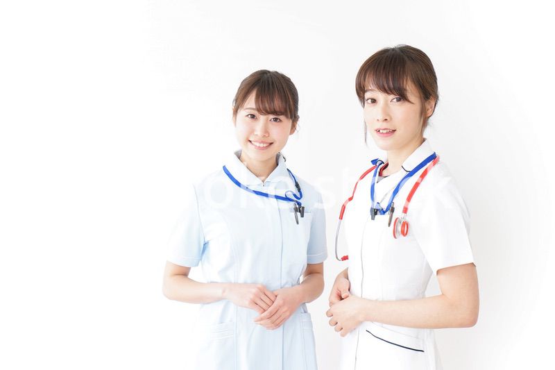 二人の若手看護師