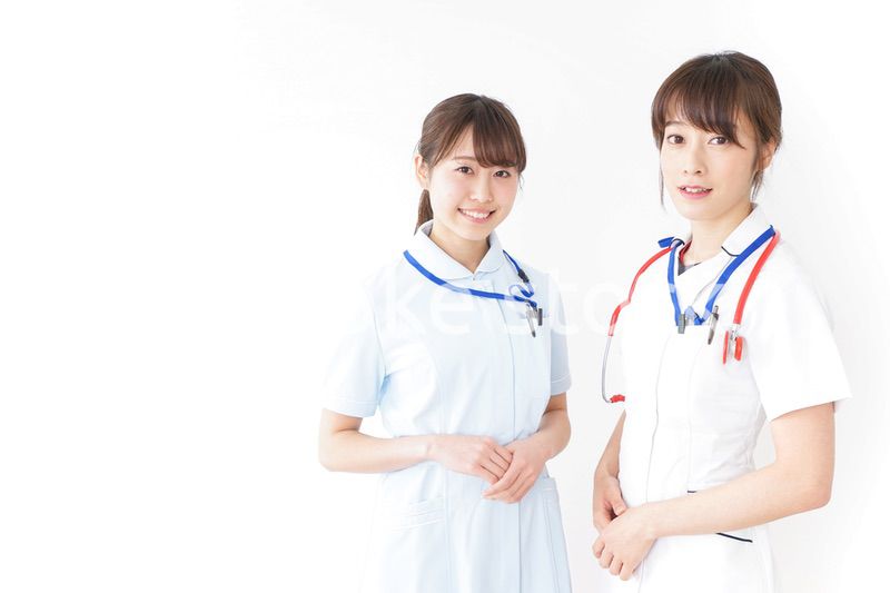 二人の若手看護師