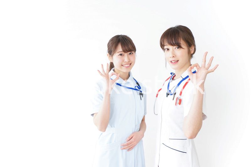 OKサインをする女性看護師