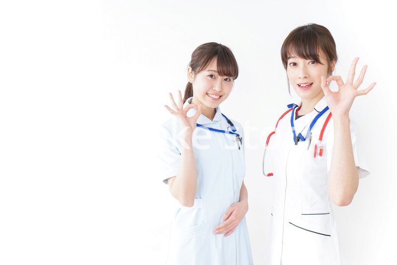 OKサインをする女性看護師