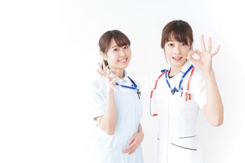 OKサインをする女性看護師