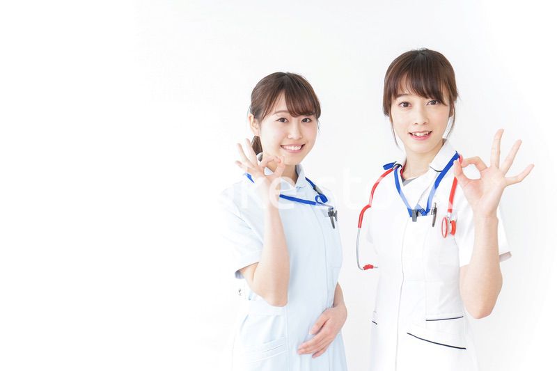 OKサインをする女性看護師