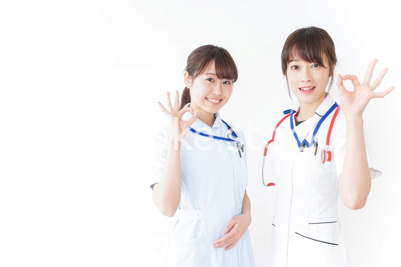 OKサインをする女性看護師