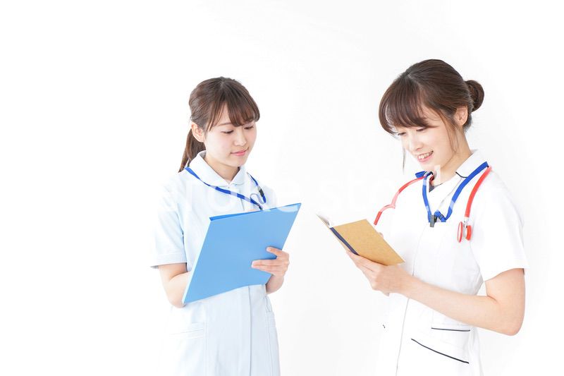 打ち合わせをするナース