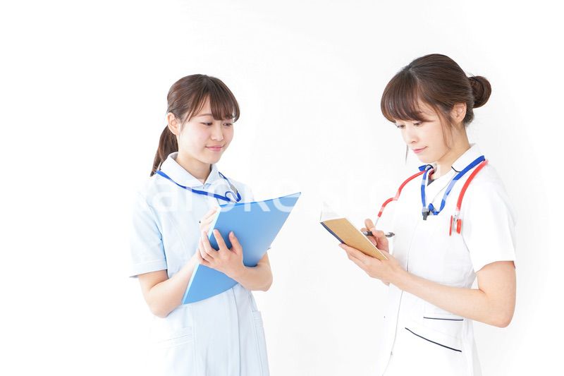 打ち合わせをするナース