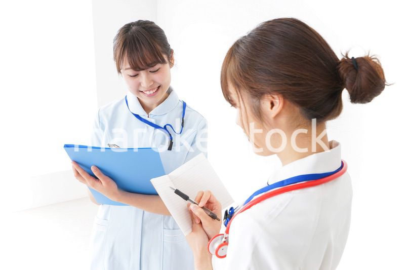 打ち合わせをするナース