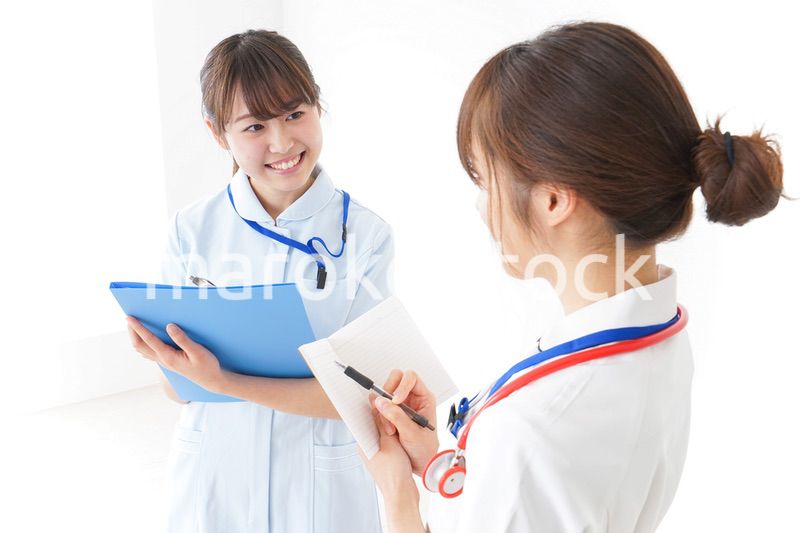 打ち合わせをするナース