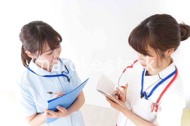 打ち合わせをするナース