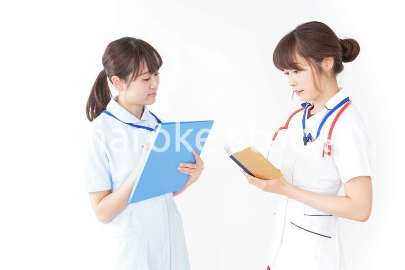 打ち合わせをするナース
