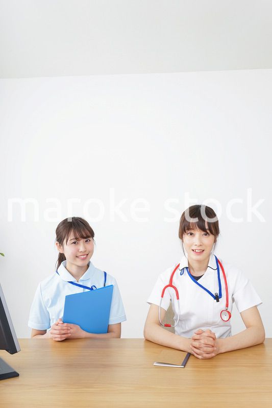 打ち合わせをする看護師