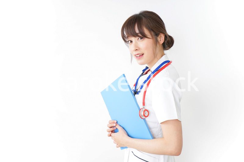 病院で勤務する看護師