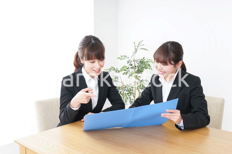 ビジネスミーティングをするビジネスウーマン