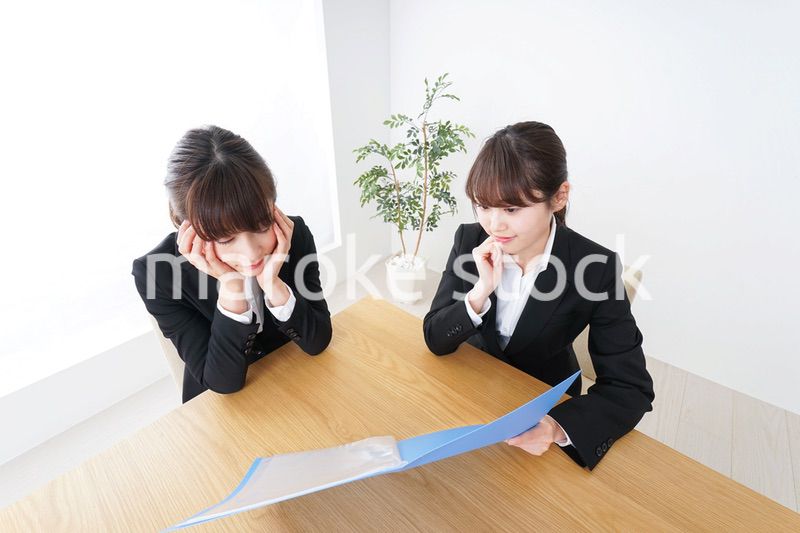 ビジネスミーティングをするビジネスウーマン