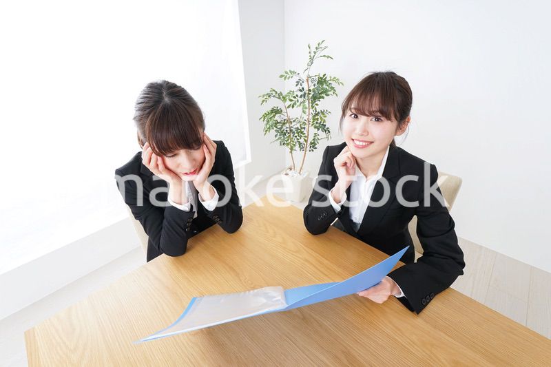 ビジネスミーティングをするビジネスウーマン