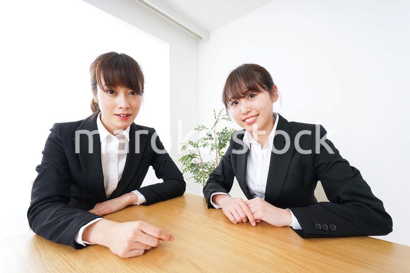 ビジネスミーティングをするビジネスウーマン