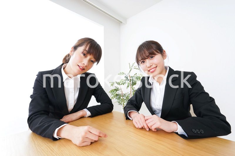 ビジネスミーティングをするビジネスウーマン