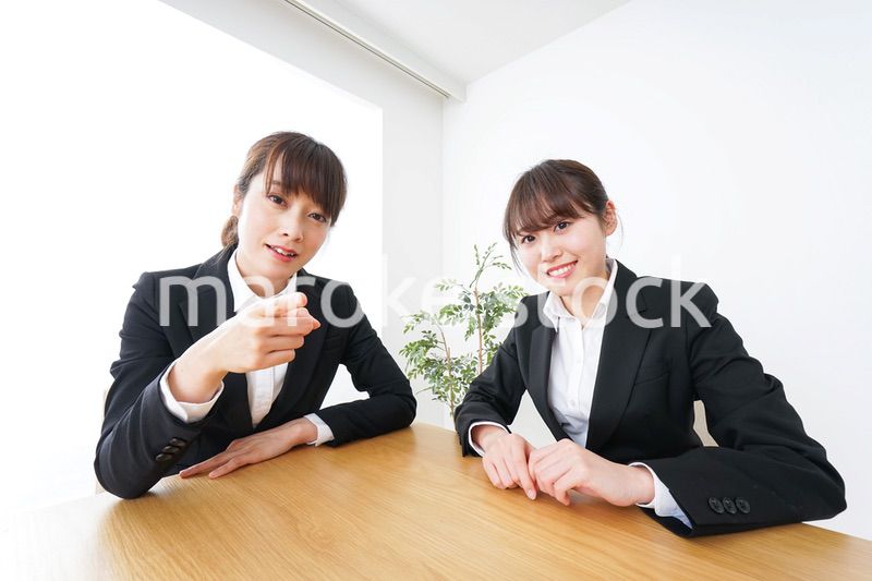 ビジネスミーティングをするビジネスウーマン