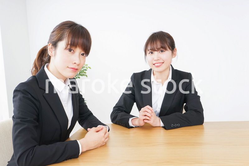 ミーティングをするビジネスパーソン