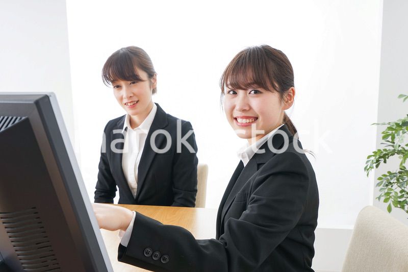 ミーティングをするビジネスパーソン