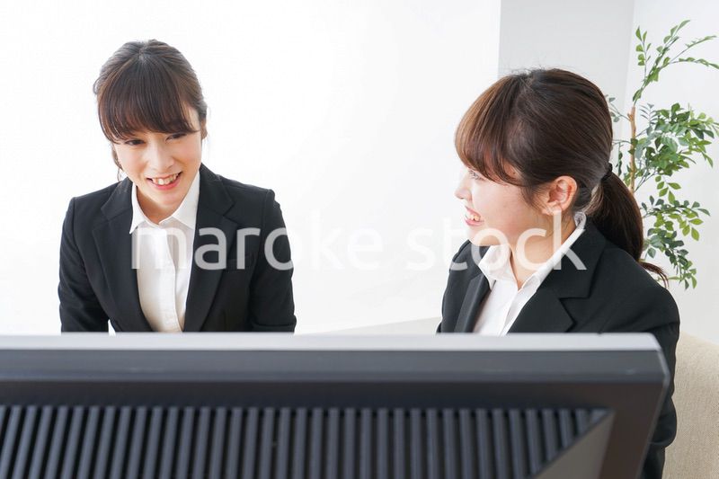 ミーティングをするビジネスパーソン