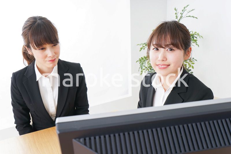 ミーティングをするビジネスパーソン