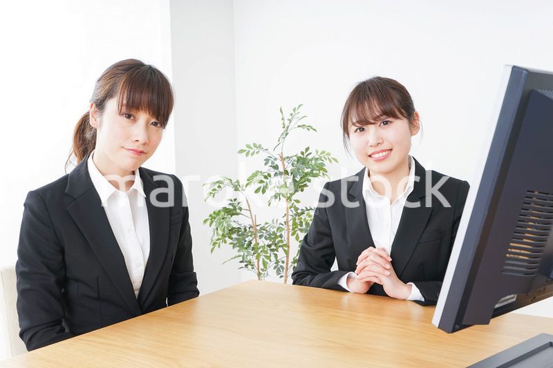 ミーティングをするビジネスパーソン