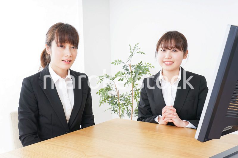 ミーティングをするビジネスパーソン