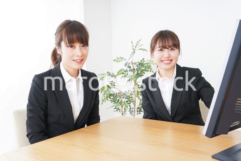 ミーティングをするビジネスパーソン