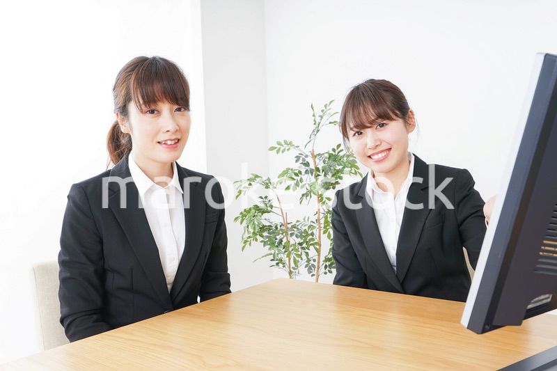 ミーティングをするビジネスパーソン