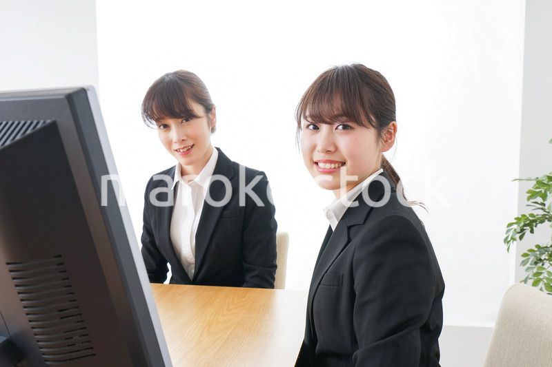 ミーティングをするビジネスパーソン