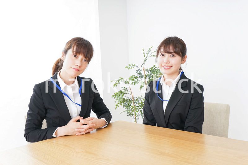 ミーティングをするビジネスパーソン