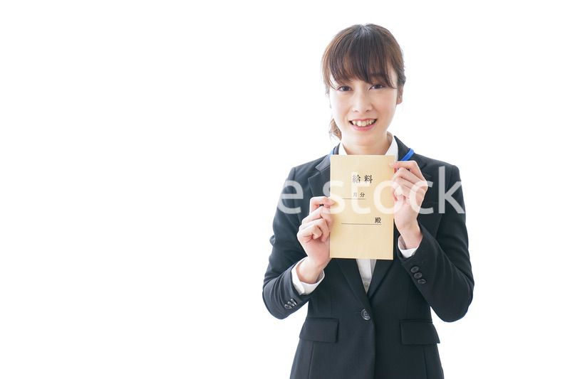 給料に喜ぶ若いビジネスウーマン