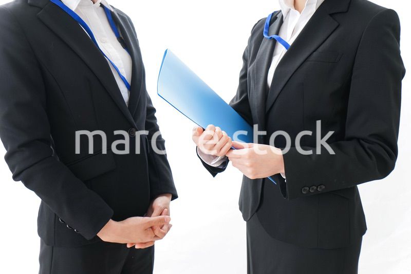 打ち合わせをするビジネスウーマン