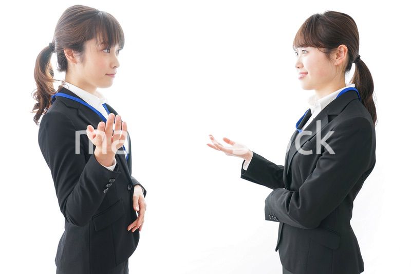 打ち合わせをするビジネスウーマン