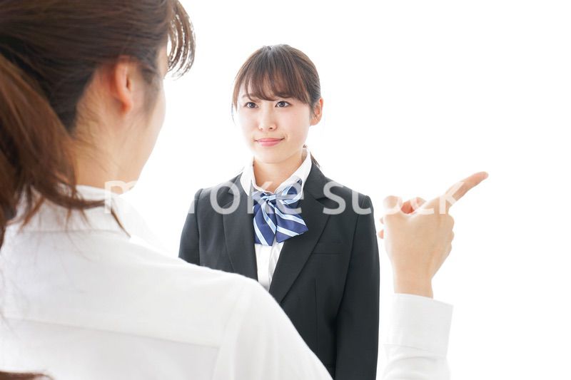 先生に怒られる生徒