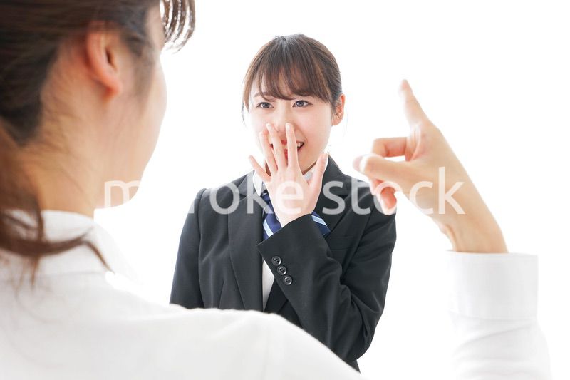 先生に怒られる生徒