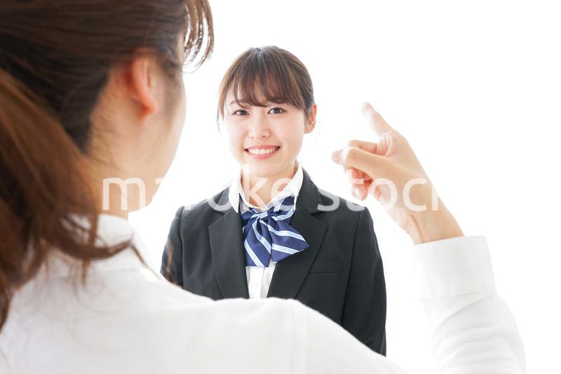 先生に怒られる生徒