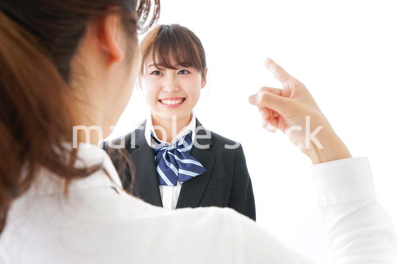 先生に怒られる生徒