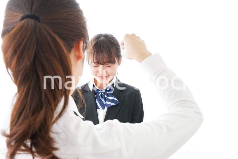 先生に怒られる生徒