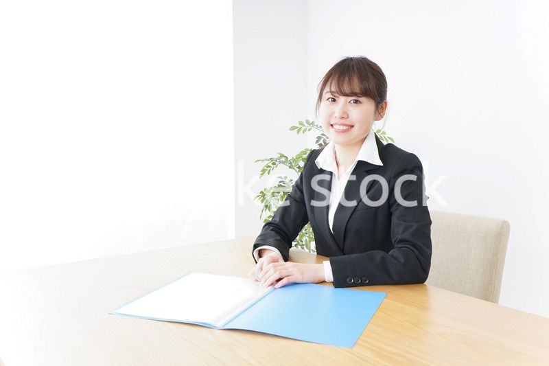 オフィスで働く女性・派遣社員イメージ