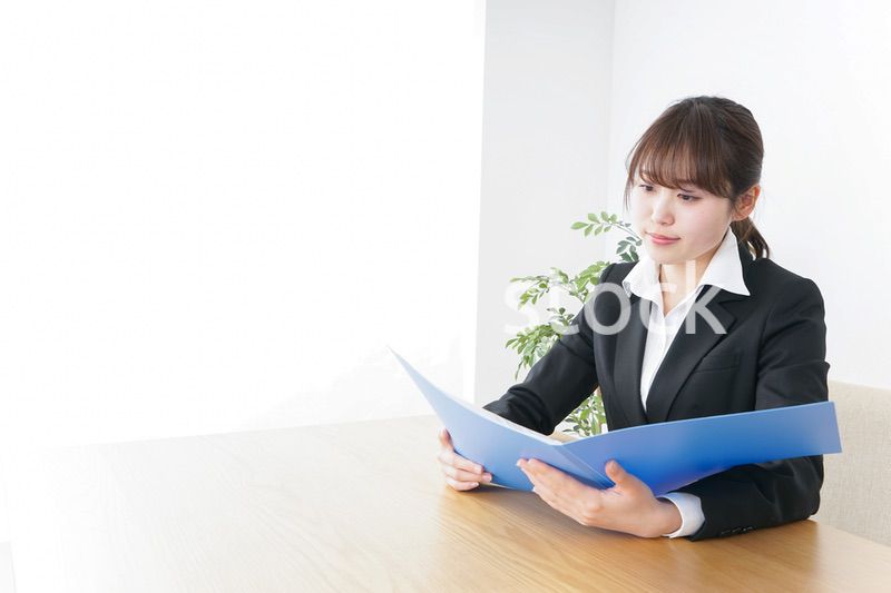 オフィスで働く女性・派遣社員イメージ