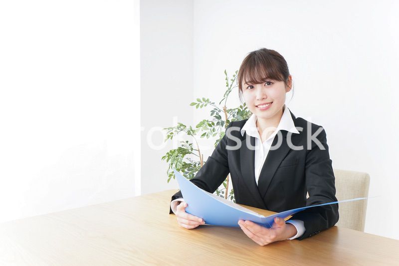 オフィスで働く女性・派遣社員イメージ