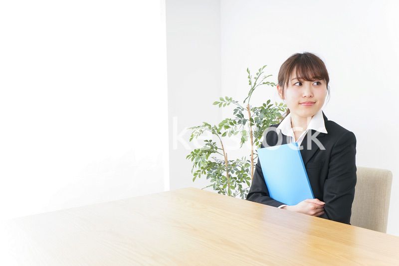 オフィスで働く女性・派遣社員イメージ