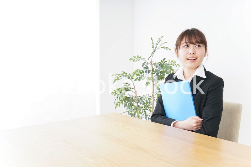 オフィスで働く女性・派遣社員イメージ