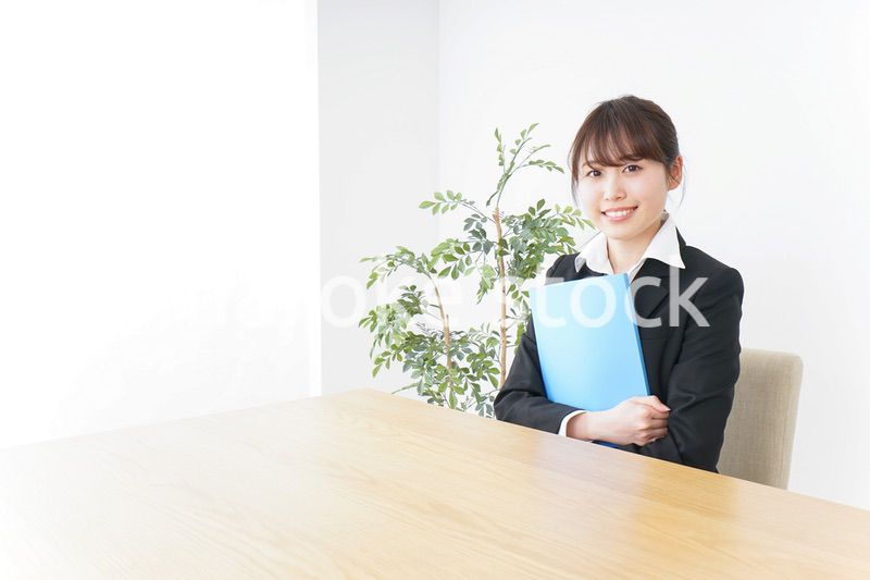 オフィスで働く女性・派遣社員イメージ