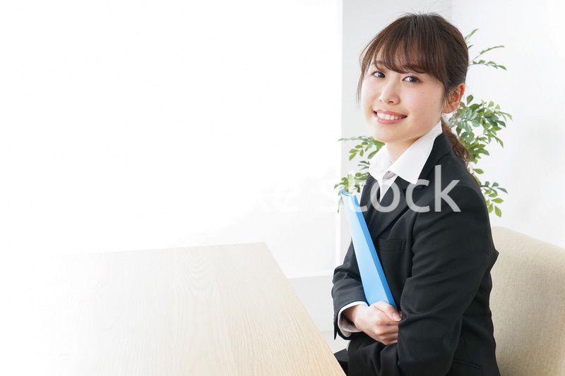 オフィスで働く女性・派遣社員イメージ