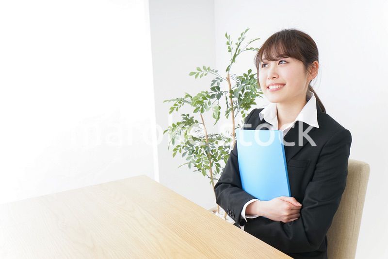 オフィスで働く女性・派遣社員イメージ