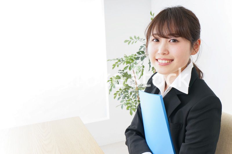 オフィスで働く女性・派遣社員イメージ